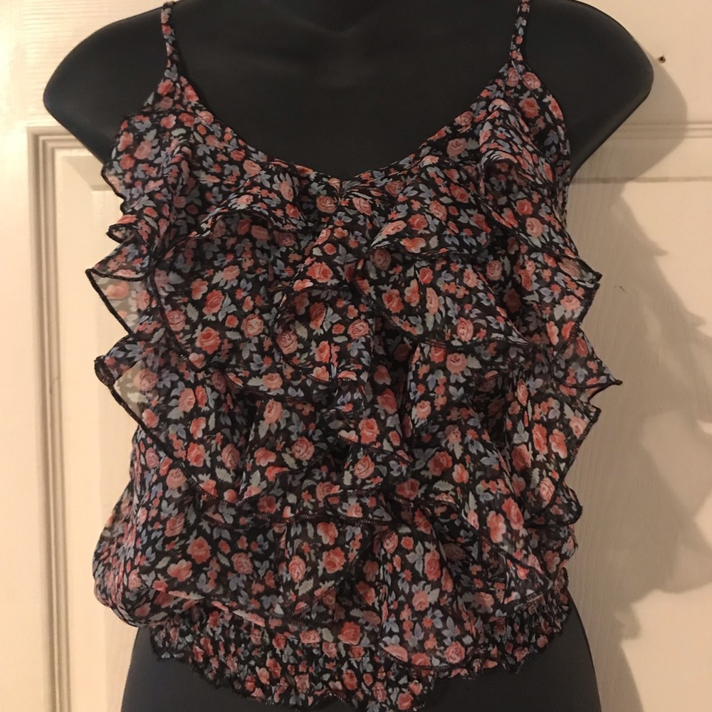 Super adorable ruffled tank top